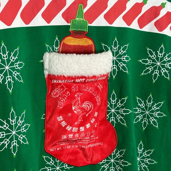 🎄 Huy Fong Foods Sweater S Sriracha Hot Chili Sauce Pocket Christmas - Picture 3 of 10